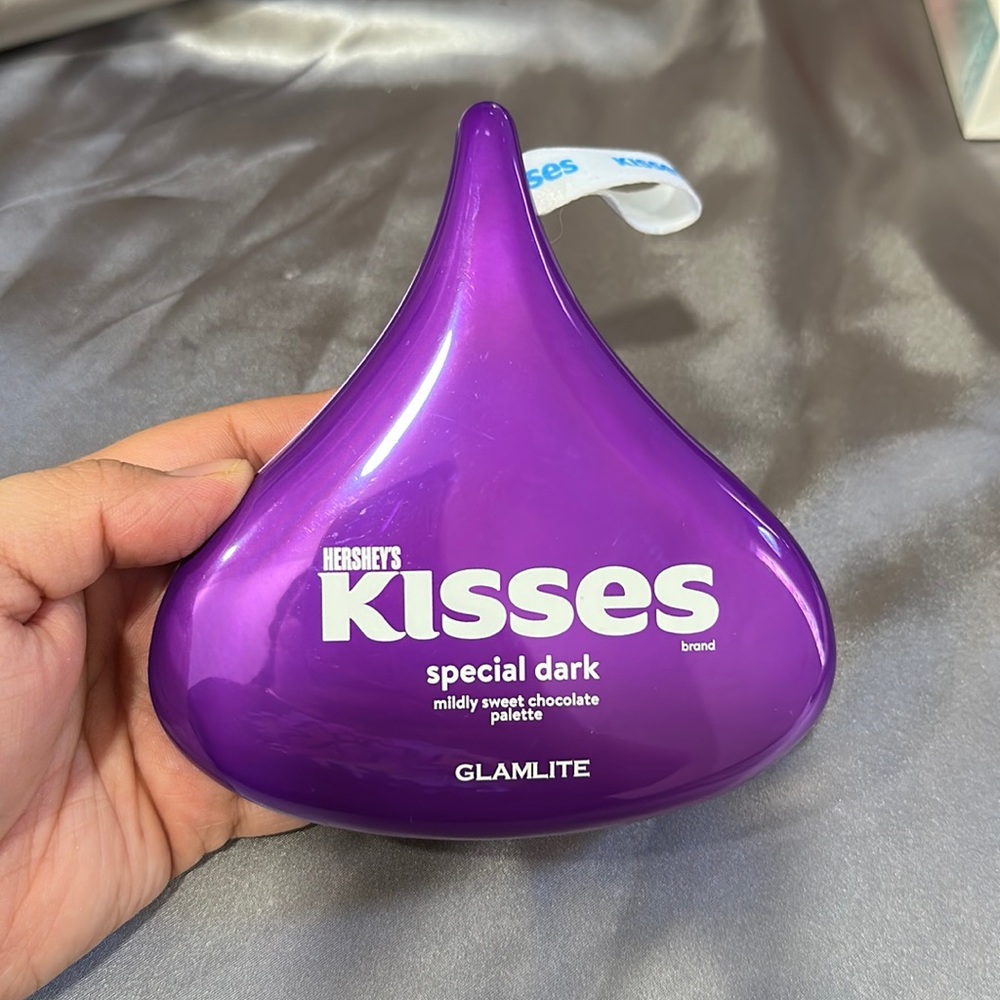 Glamlite Hershey’s kisses special dark palette